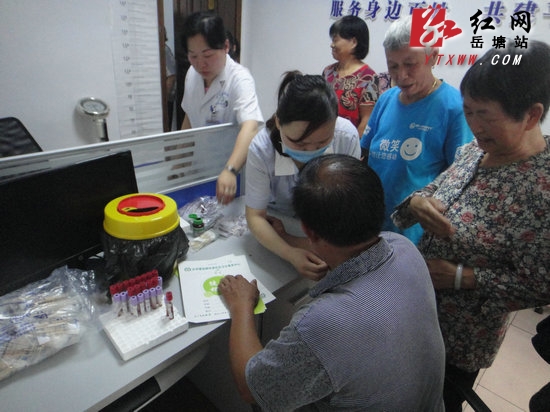 阳塘村携手中西医结合医院为辖区老年人免费体检