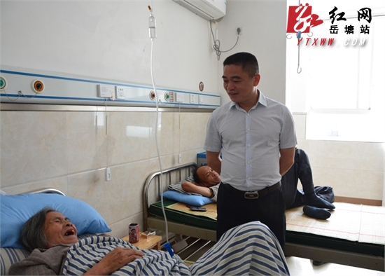 王永红就岳塘区中西医结合医院基础建设问题现场办公