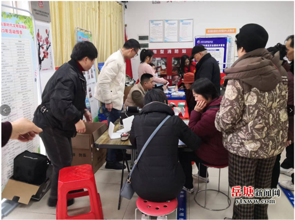 湖湘社区开展“健康城镇 健康体重”主题活动